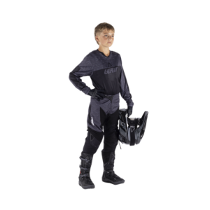 Leatt RideKitMoto 3.5Jnr StealthBlackGrey IsoFront 5026001120 0761583c 6528 4701 9d50 0ae44c0128ec.png