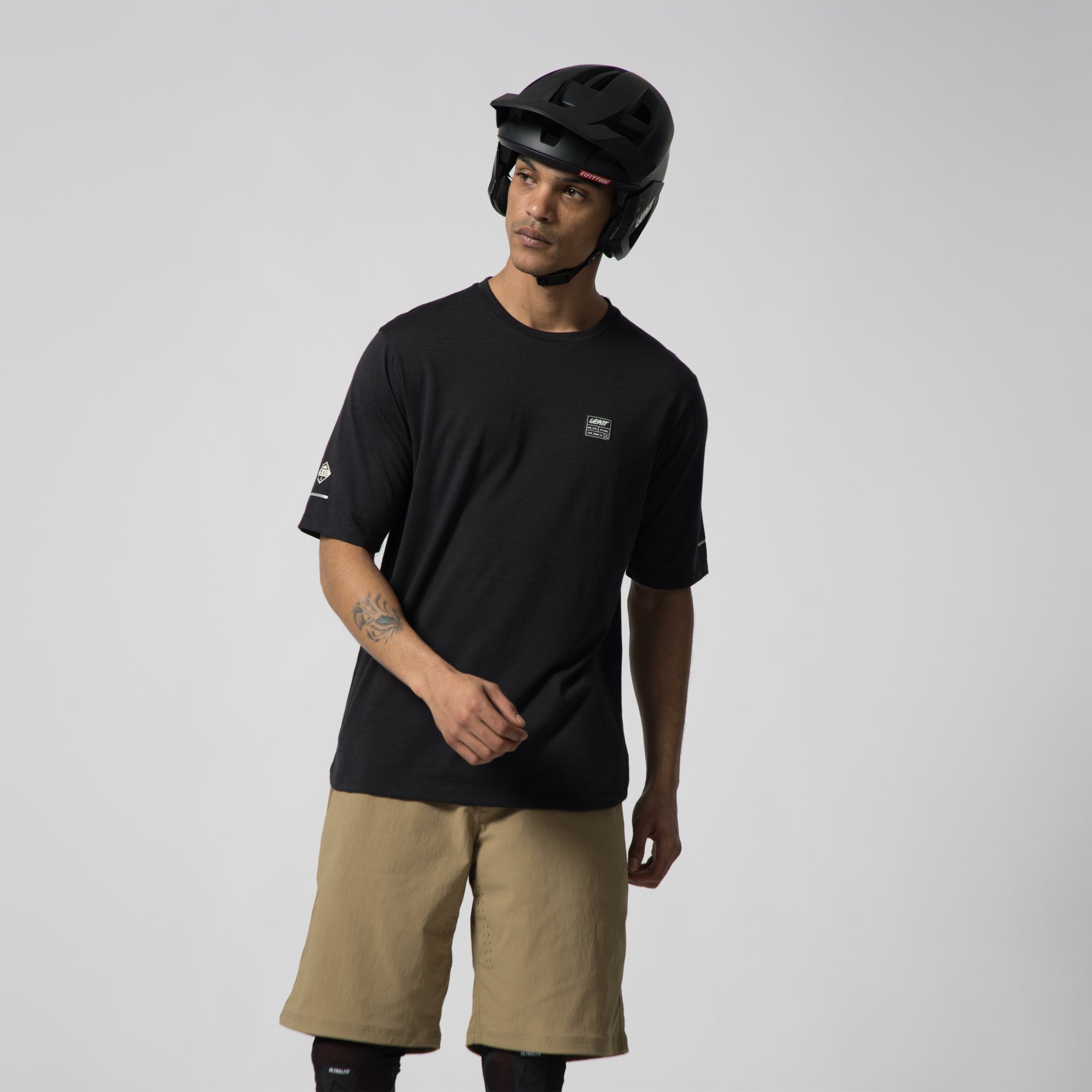 34027 Leatt Jersey MTB Trail 5.0 Merino Black 2 5027020580 b67f3d3f a209 4529 a67e 57b675d8e630.jpg