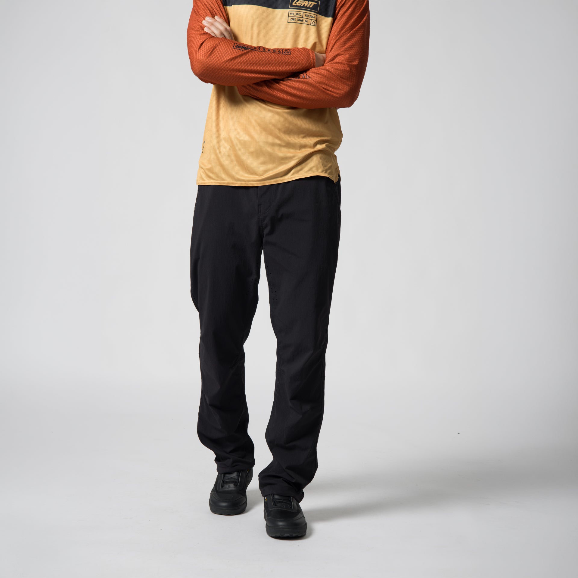 34051 Leatt Pant MTB Trail 5.0 Tech Chino Black 1 5027021060.jpg