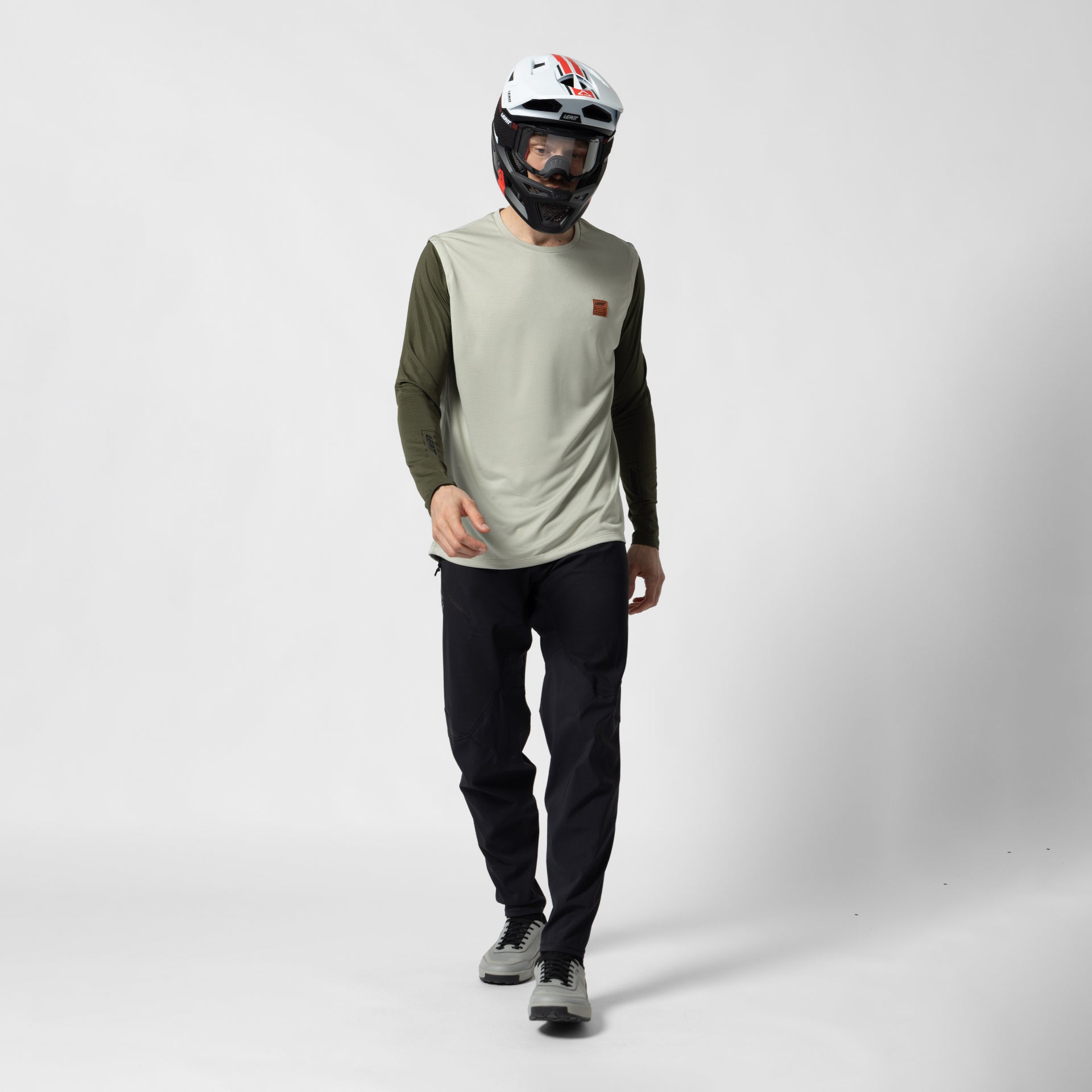 34112 Leatt RideKit MTB Gravity 1.0 StoneGrey 1 5027021920 5df31b6d 94ba 42a1 84ef 0ea6132af6ed.jpg