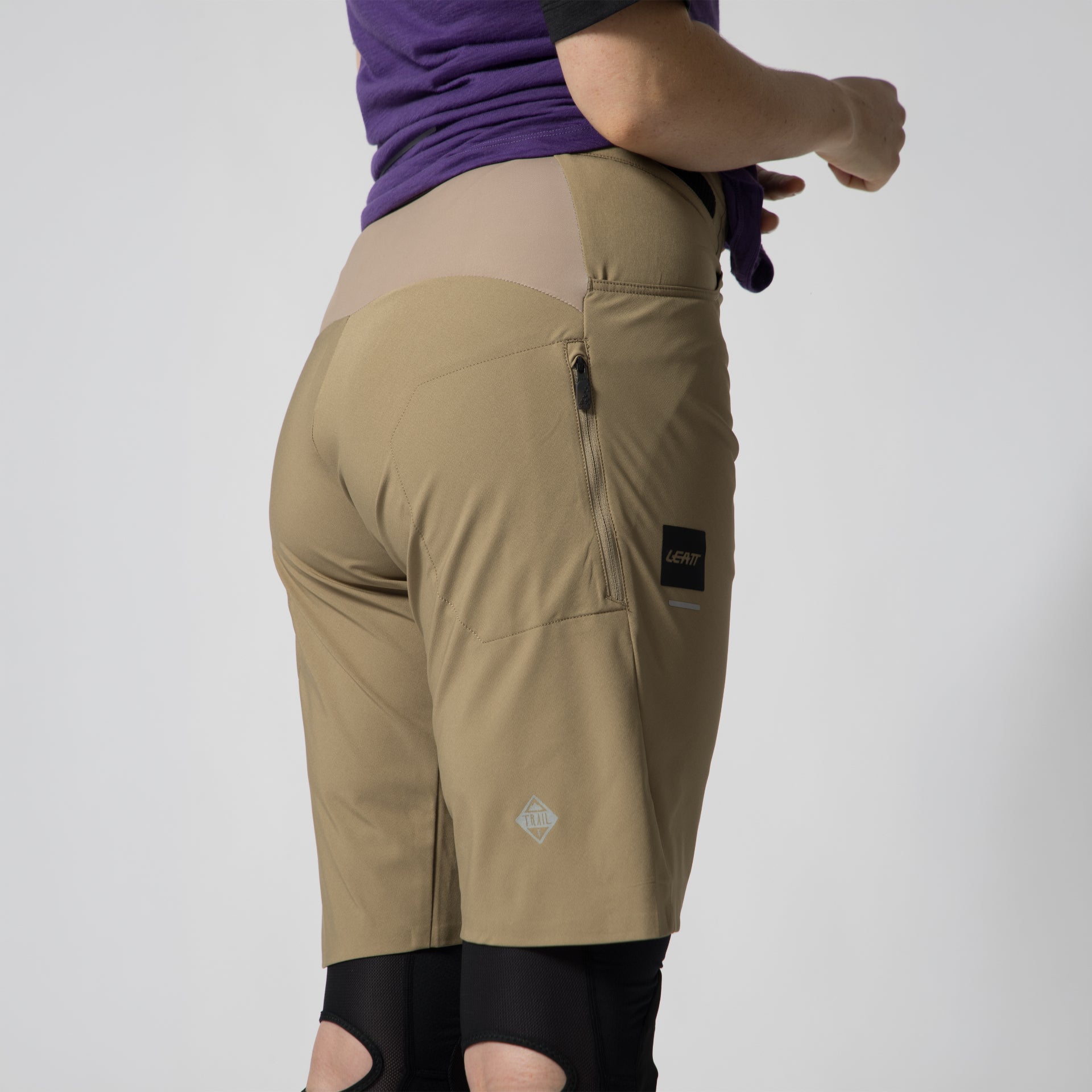 34179 Leatt Shorts MTB Trail 2.0 Women WornKhaki 2 5027022630.jpg