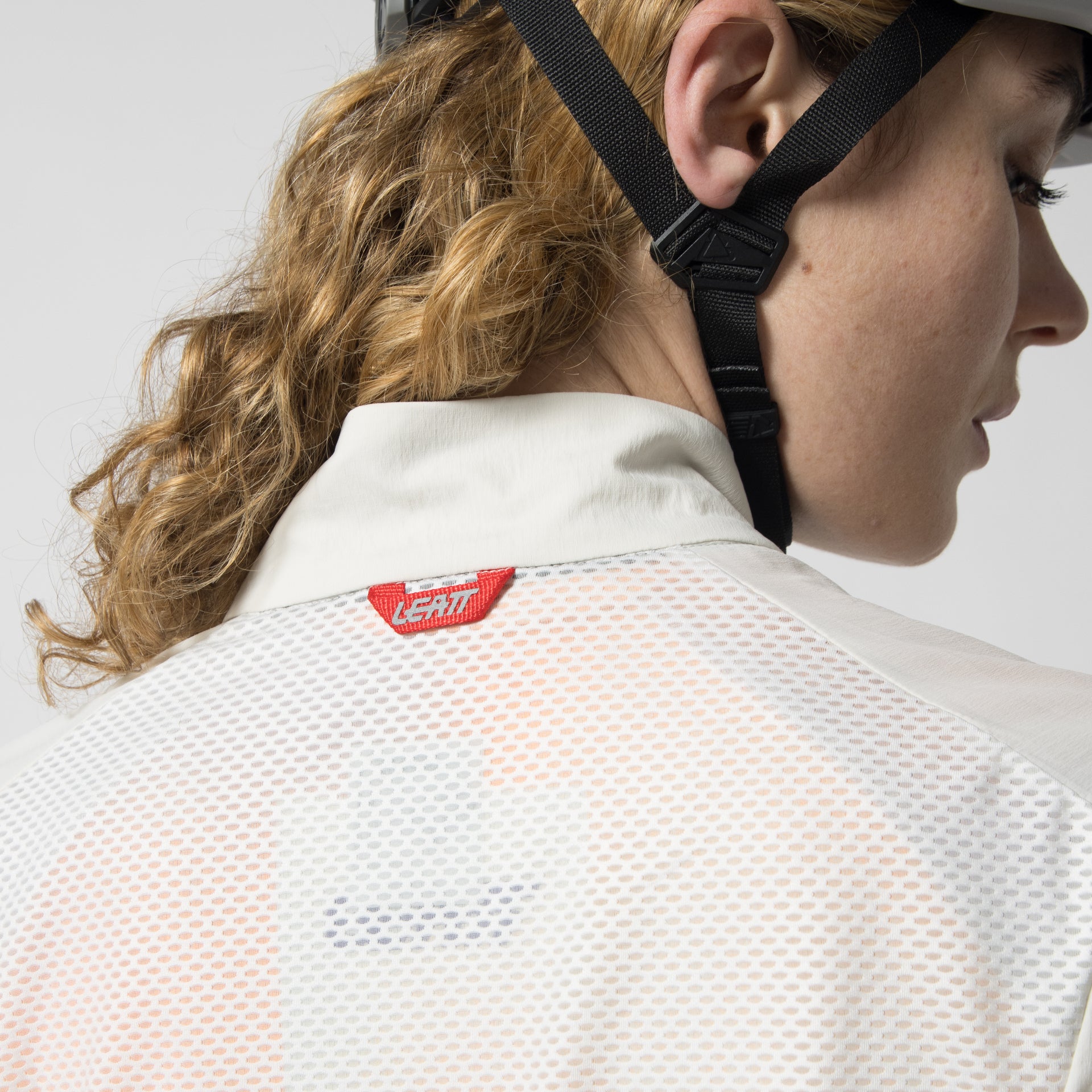 34184 Leatt Jacket MTB WindBlock 2.0 CreamWhite 4 5027022730.jpg