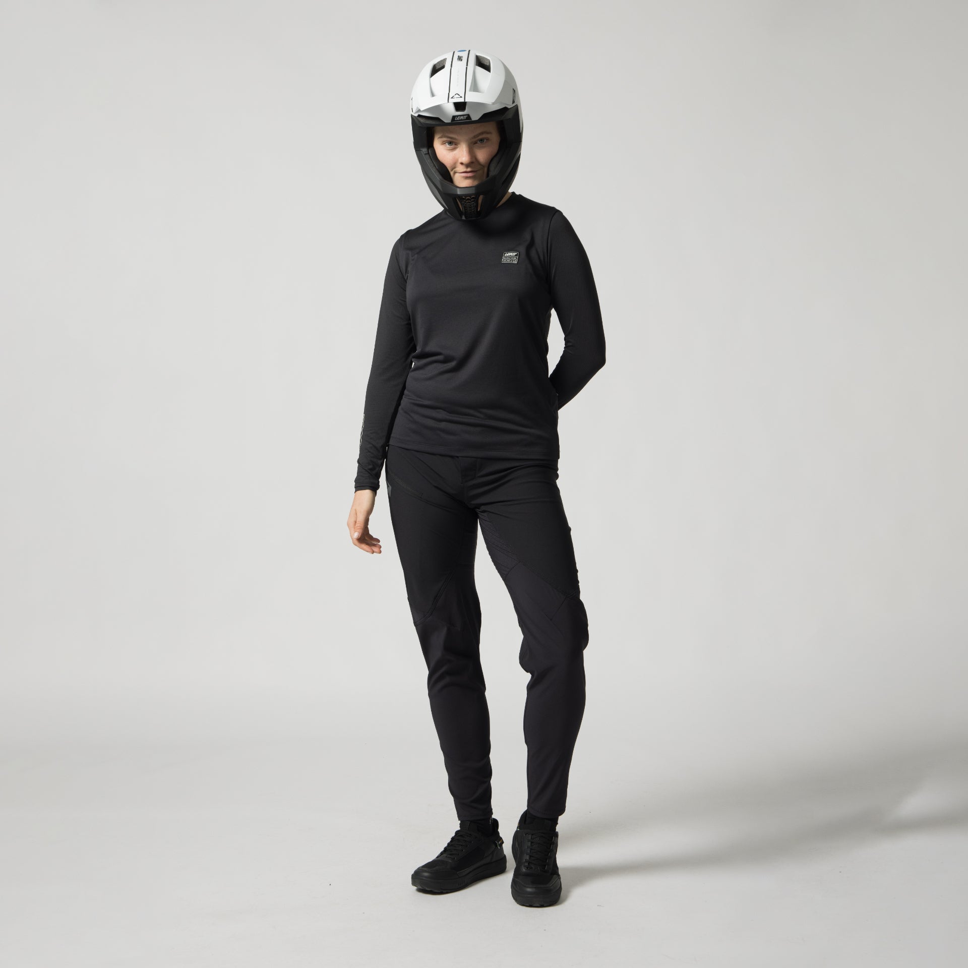 34200 Leatt RideKit MTB Gravity 1.0 Black 1 5027023050.jpg