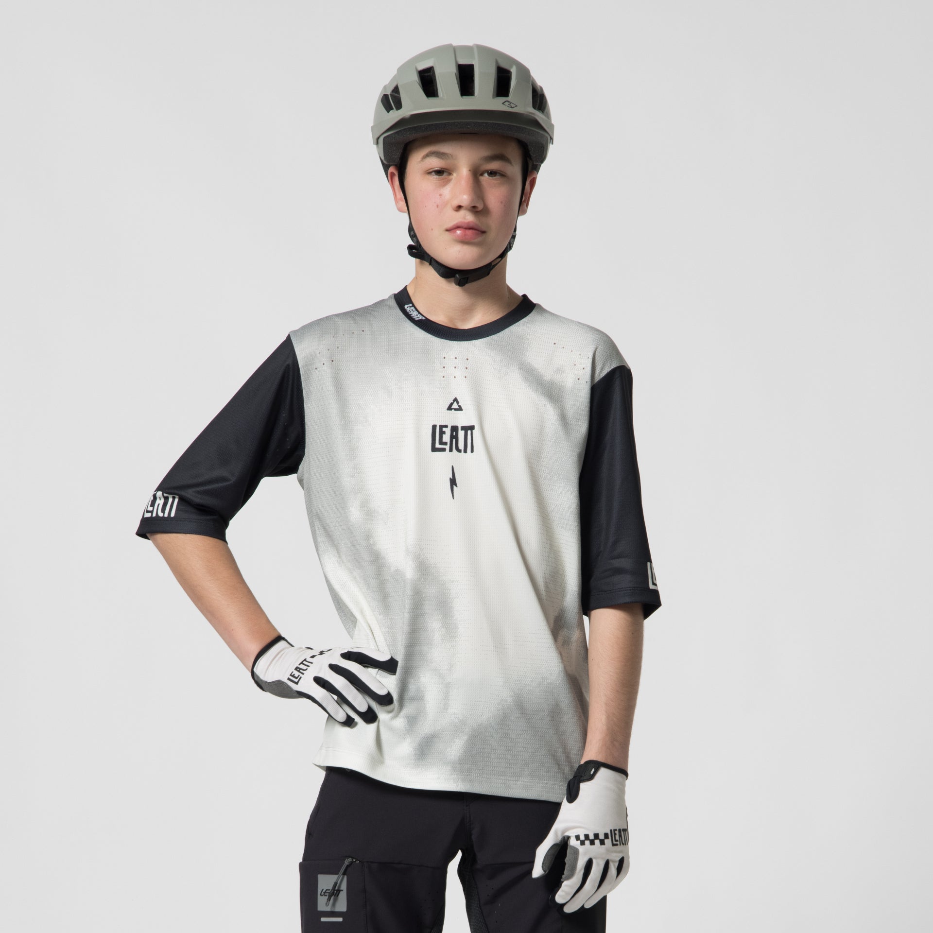 34231 Leatt Jersey MTB Junior Gravity 4.0 SketchyWhite 1 5027070160.jpg