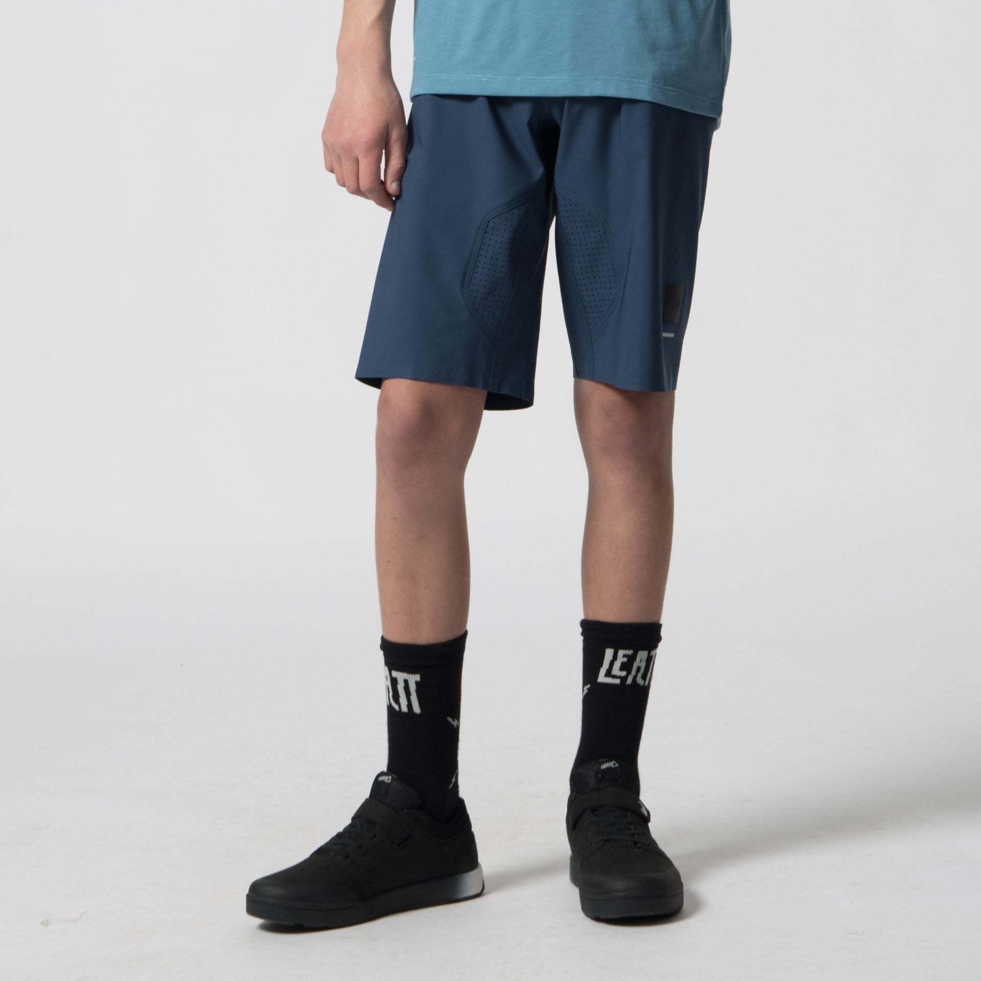 34239 Leatt Shorts MTB Junior Gravity 2.0 MidnightBlue 1 5027070320 f23218e5 1acf 4bd9 9b8e f20686afc709.jpg