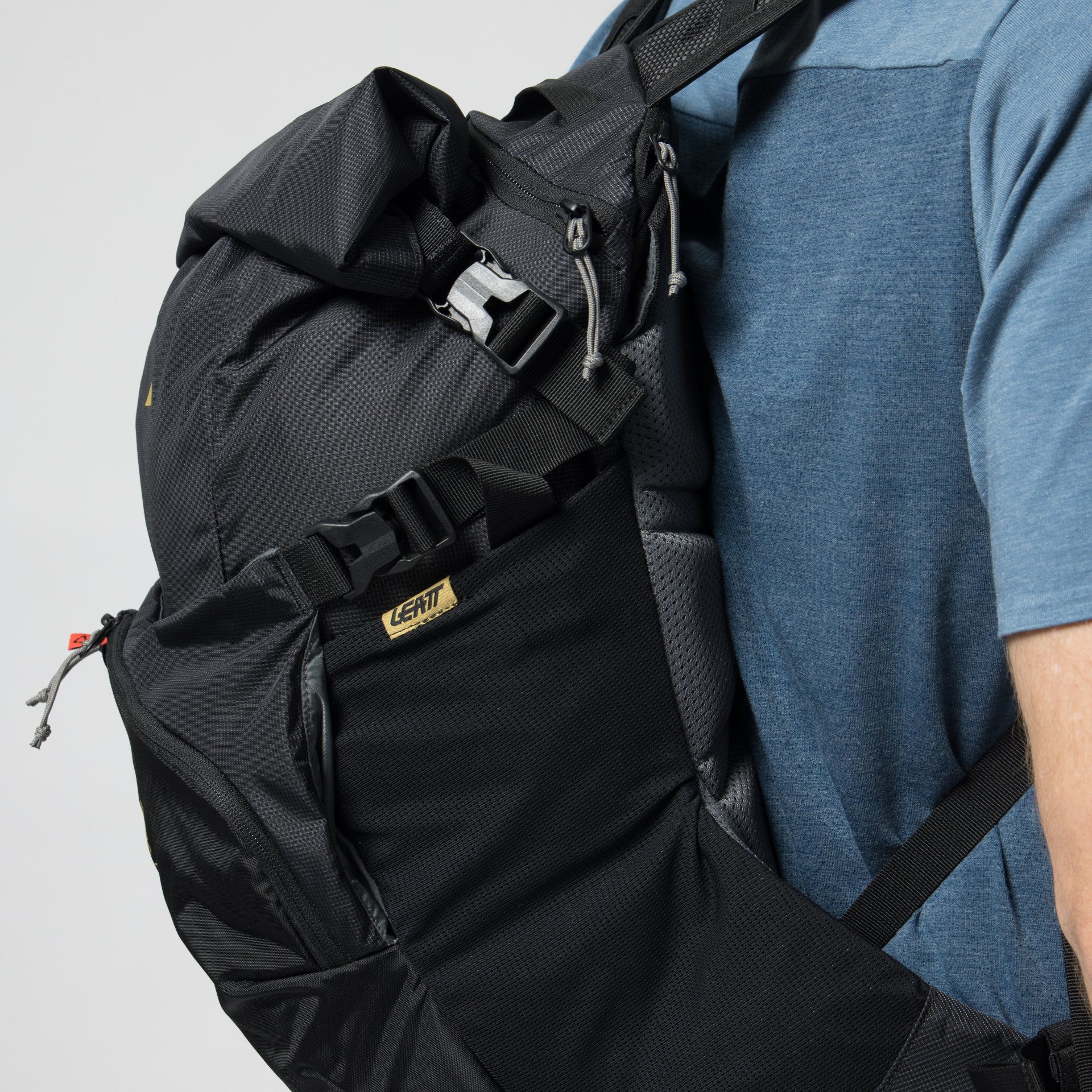 34254 Leatt Hydration MTB HydraDri Backpack 6 7027020220 0ab5a142 5b59 47bd a7ea bd1b51dd1b81.jpg