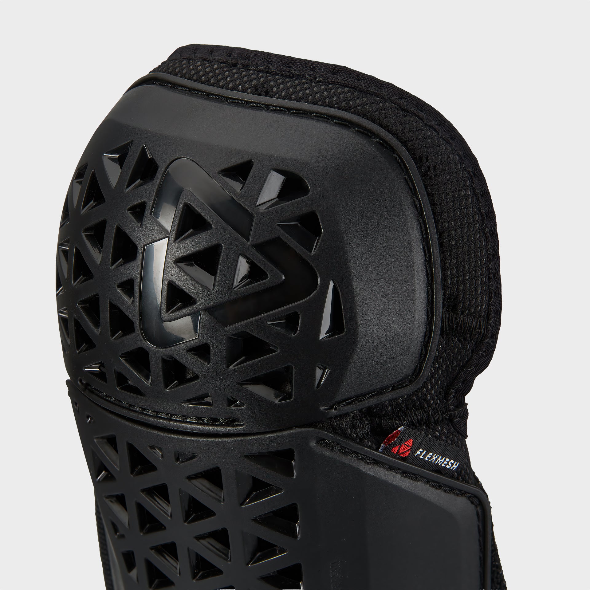 42010 Leatt Protection KneeGuard FlexMesh Lite EXT Jr Black 3 5027011400 8e72d360 7dbf 48c5 a7db b7d4a93e8758.jpg