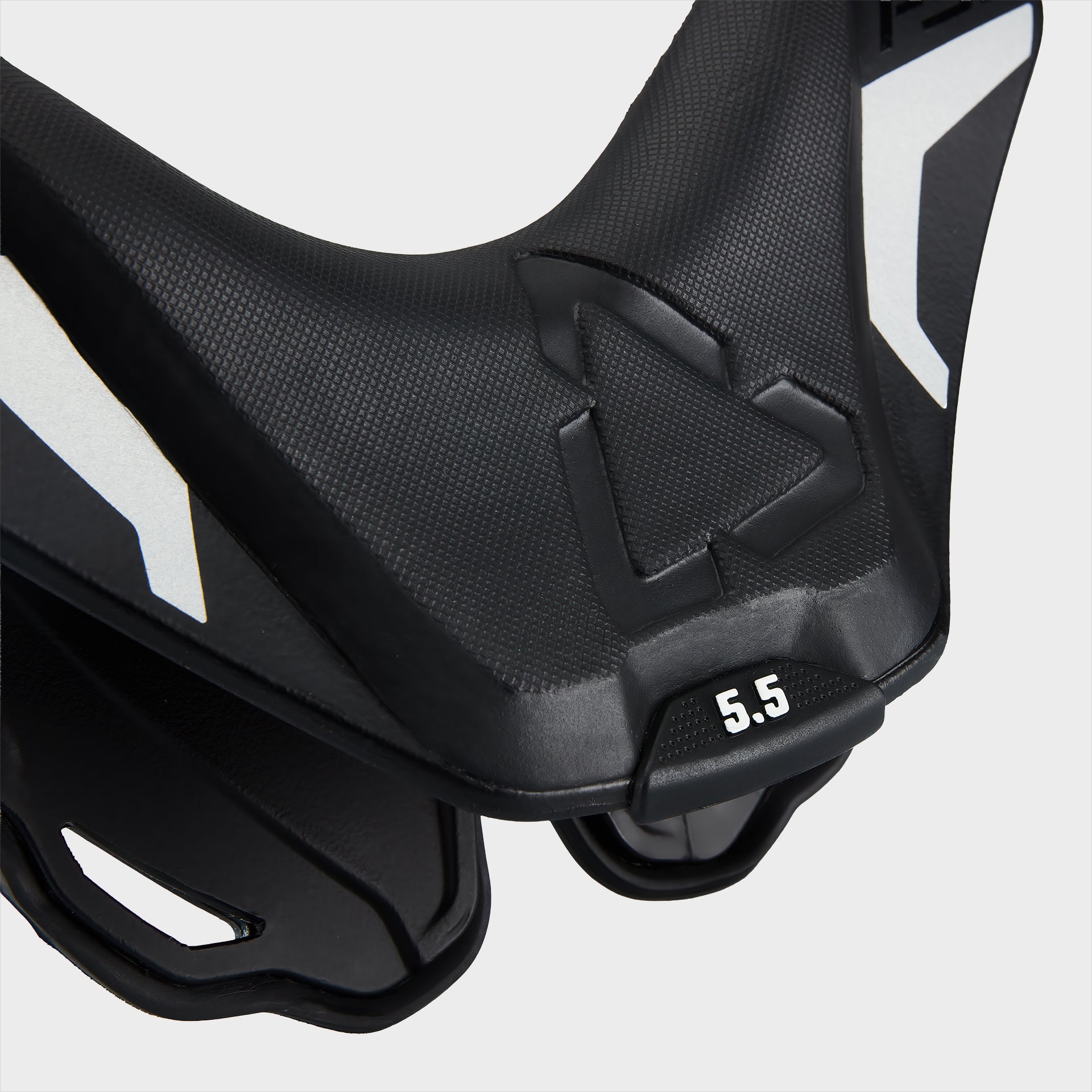 42044 Leatt Protection NeckBrace 5.5 ADV Black 3 1027011150 206052a4 24fe 4489 9ab8 7a3f22d121f4.jpg
