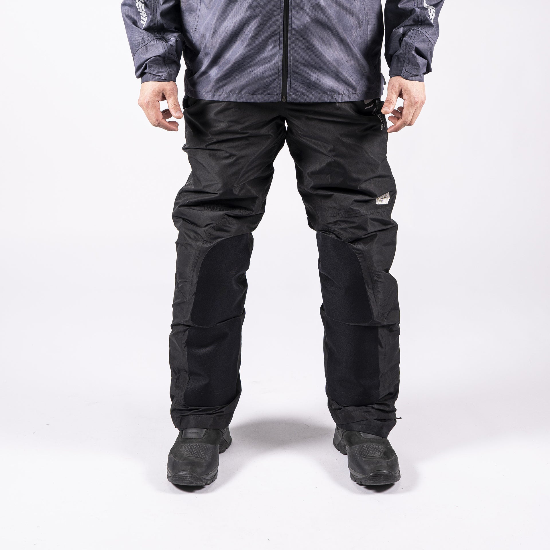 Leatt 2026 PantsADV RainCoverPants Front 5026002950 eee7ffcb a6c7 4418 9d45 99a4843269c2.jpg